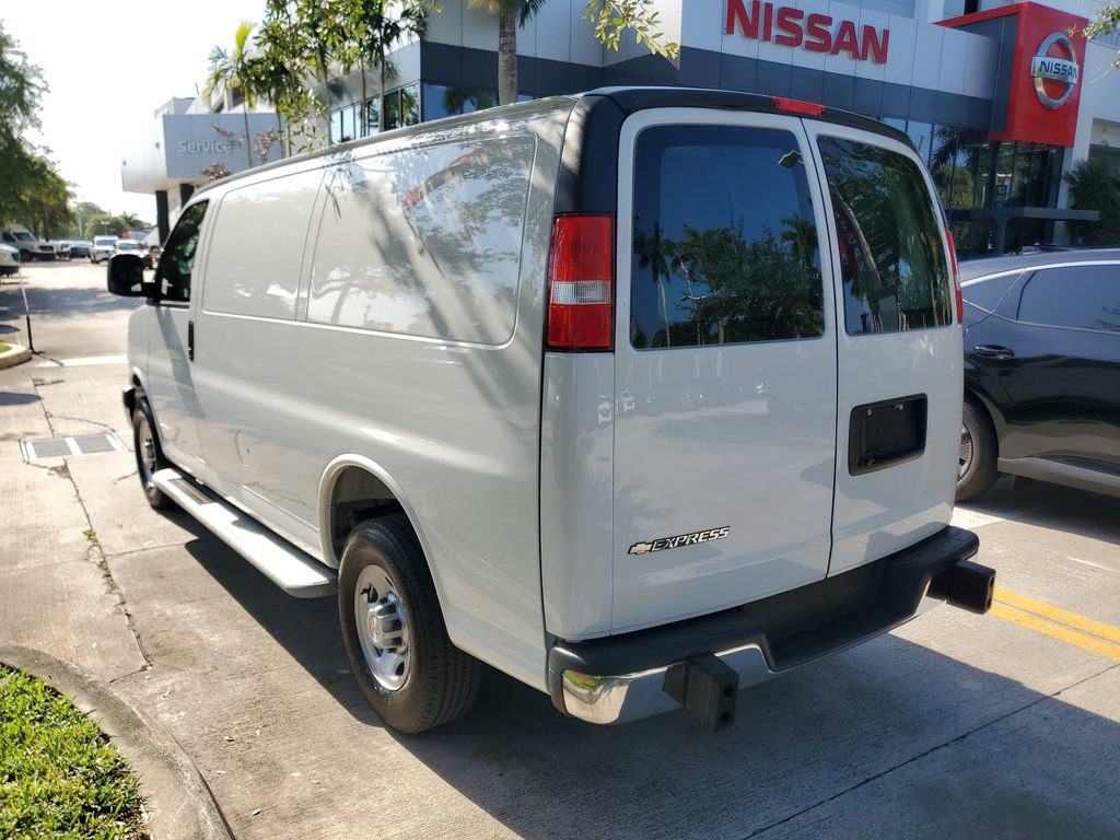 Used 2025 Chevrolet Express 2500 w/ Driver Convenience Package RWD image 4