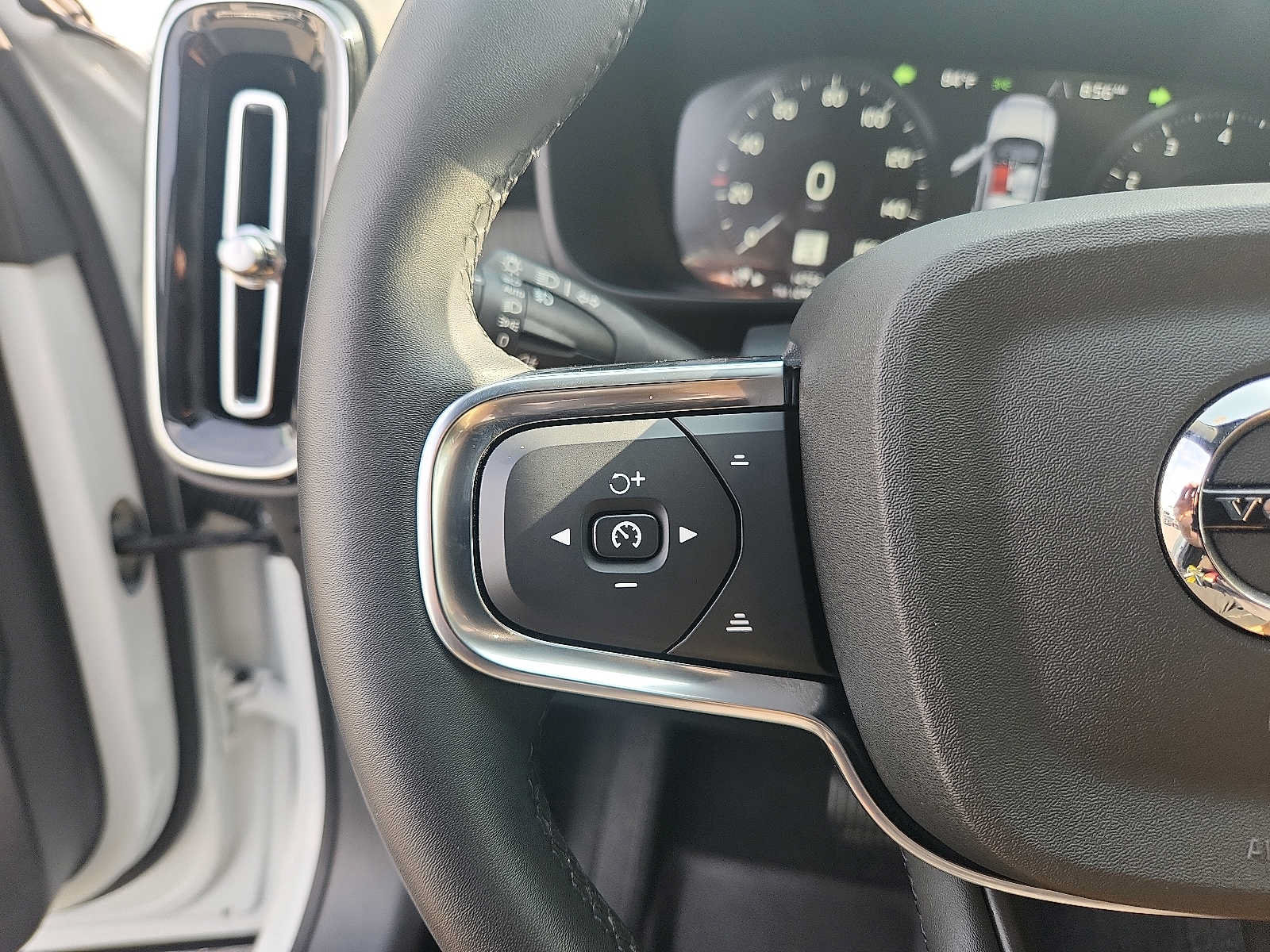 Certified 2022 Volvo XC40 T5 Inscription AWD/4WD image 20