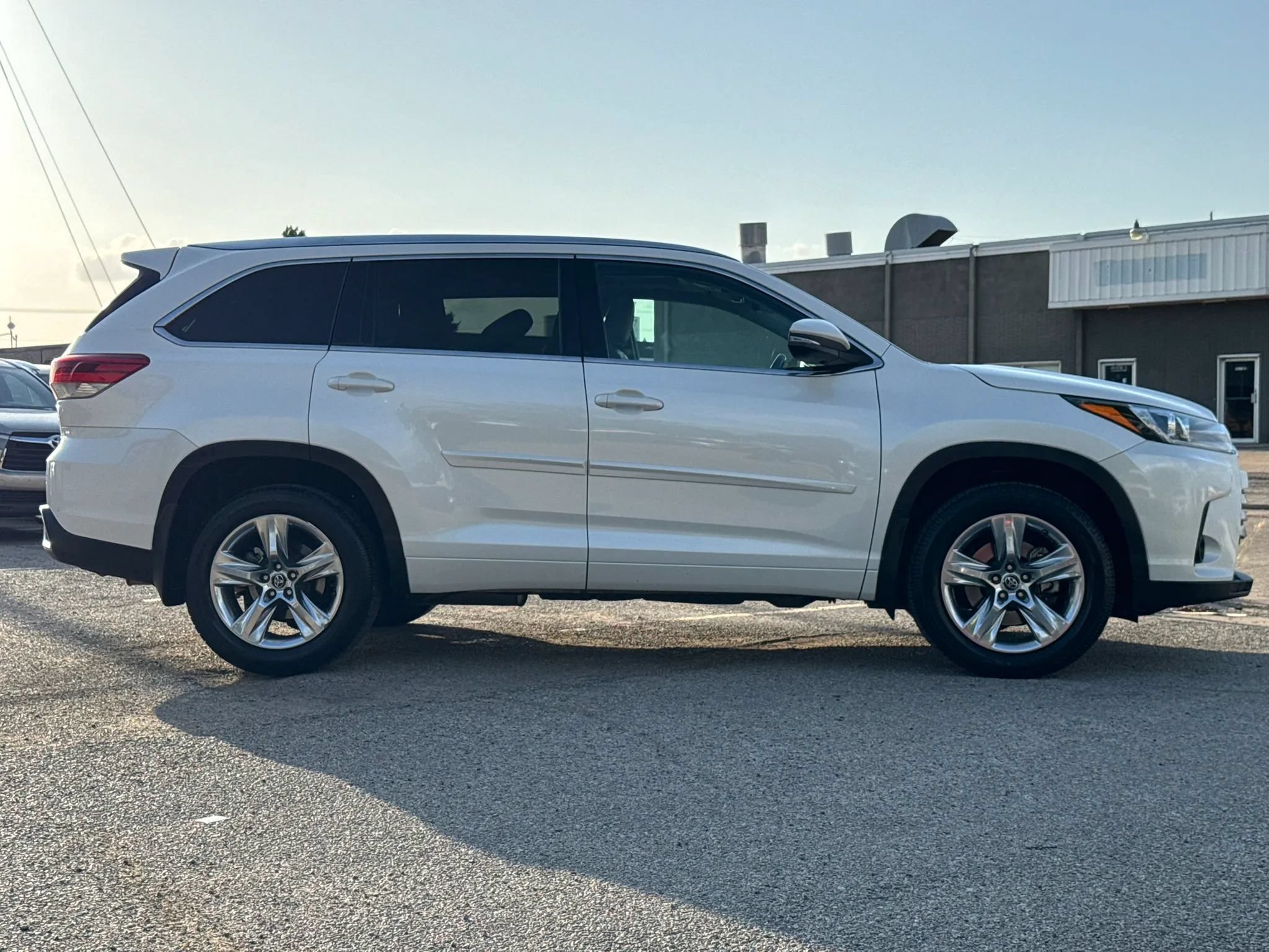 Used 2019 Toyota Highlander Limited FWD image 8