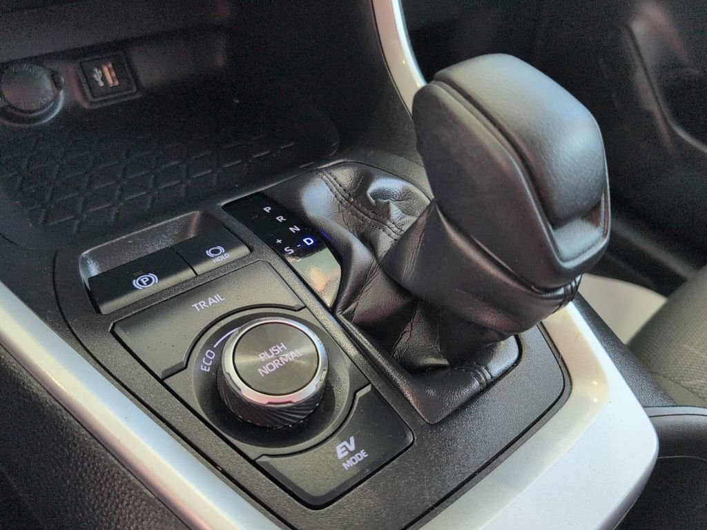 Used 2025 Toyota RAV4 XLE image 24