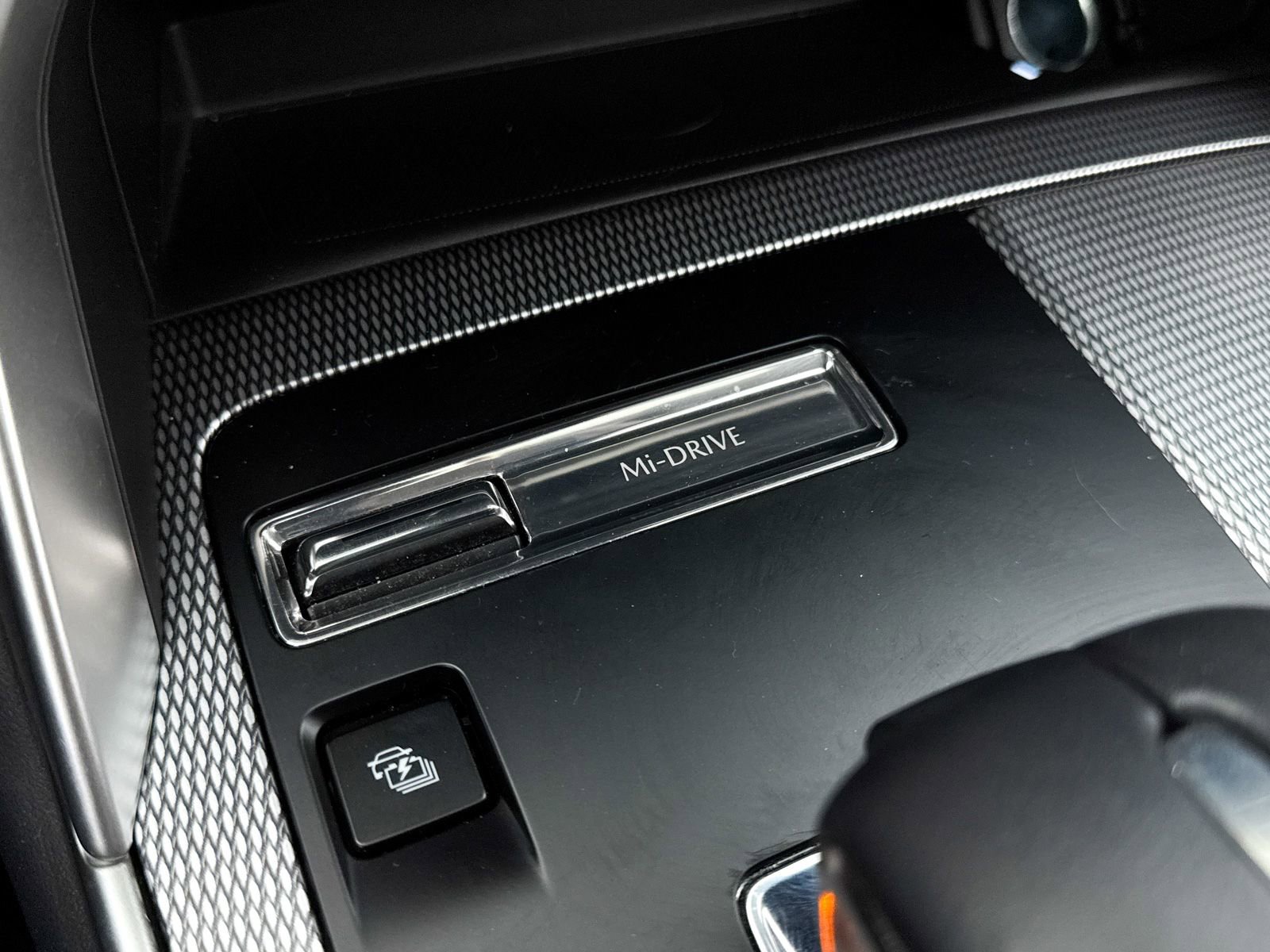 Certified 2025 MAZDA CX-70 Plug-In Hybrid w/ Premium Pkg image 10