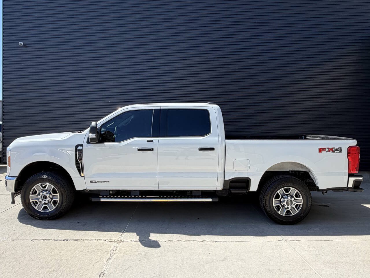 Used 2025 Ford F350 XLT w/ FX4 Off-Road Package AWD/4WD image 9
