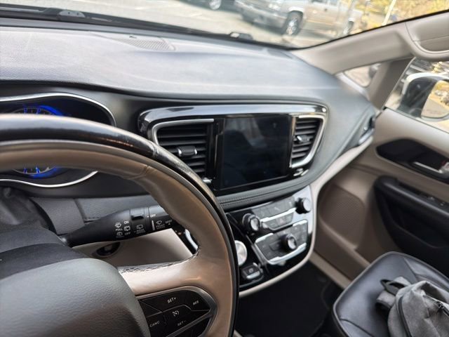 Used 2020 Chrysler Pacifica Limited image 18