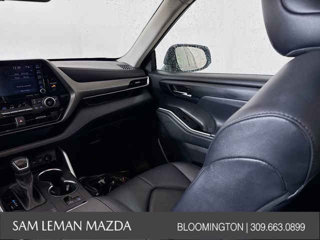 Used 2021 Toyota Highlander XLE AWD/4WD image 23