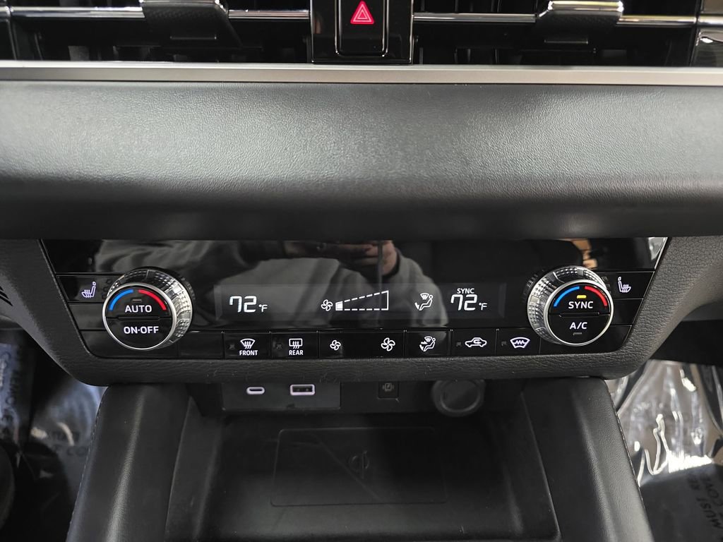 Used 2024 Mitsubishi Outlander SE AWD/4WD image 23