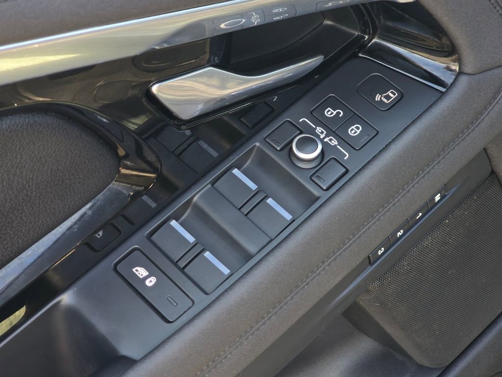 Used 2020 Land Rover Range Rover Evoque SE AWD/4WD image 22