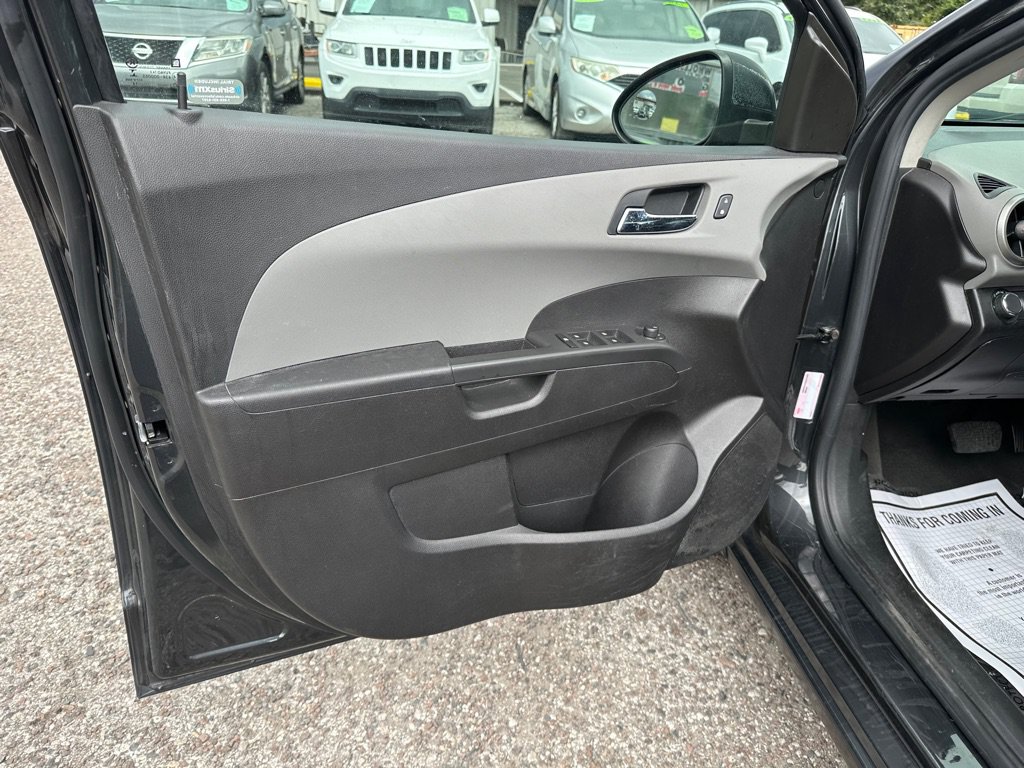 Used 2014 Chevrolet Sonic LT FWD image 11
