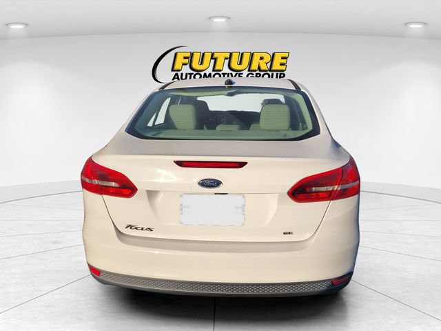 Used 2016 Ford Focus SE w/ SE Power Seat Package FWD image 4