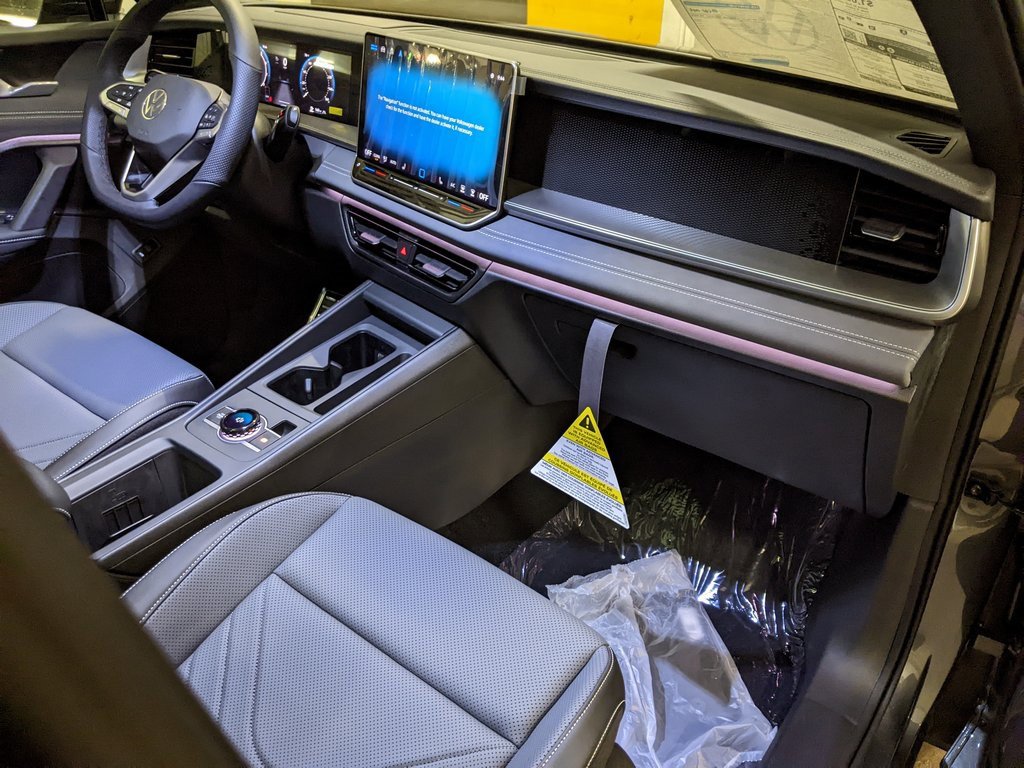 New 2025 Volkswagen Tiguan SE R-Line image 21