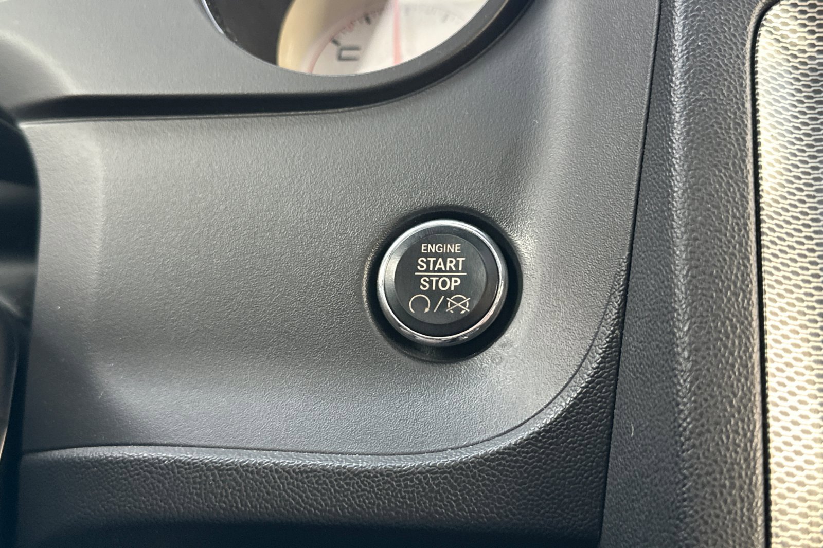 Used 2013 Dodge Challenger R/T image 30