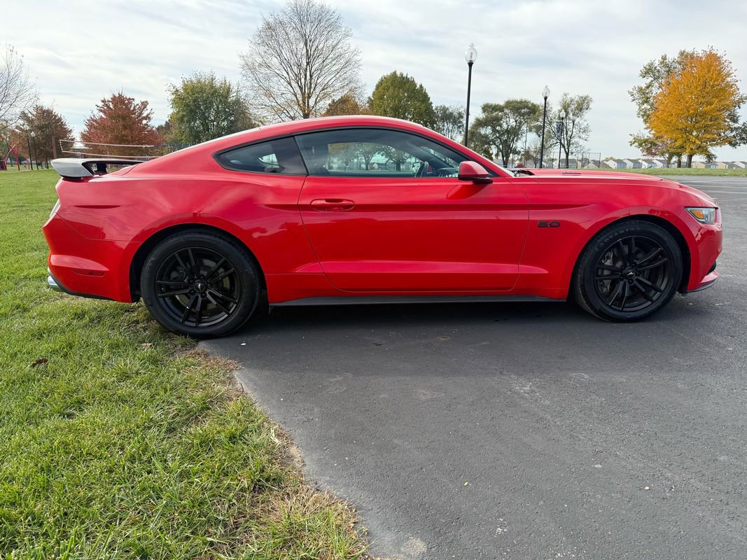 Used 2015 Ford Mustang GT image 4