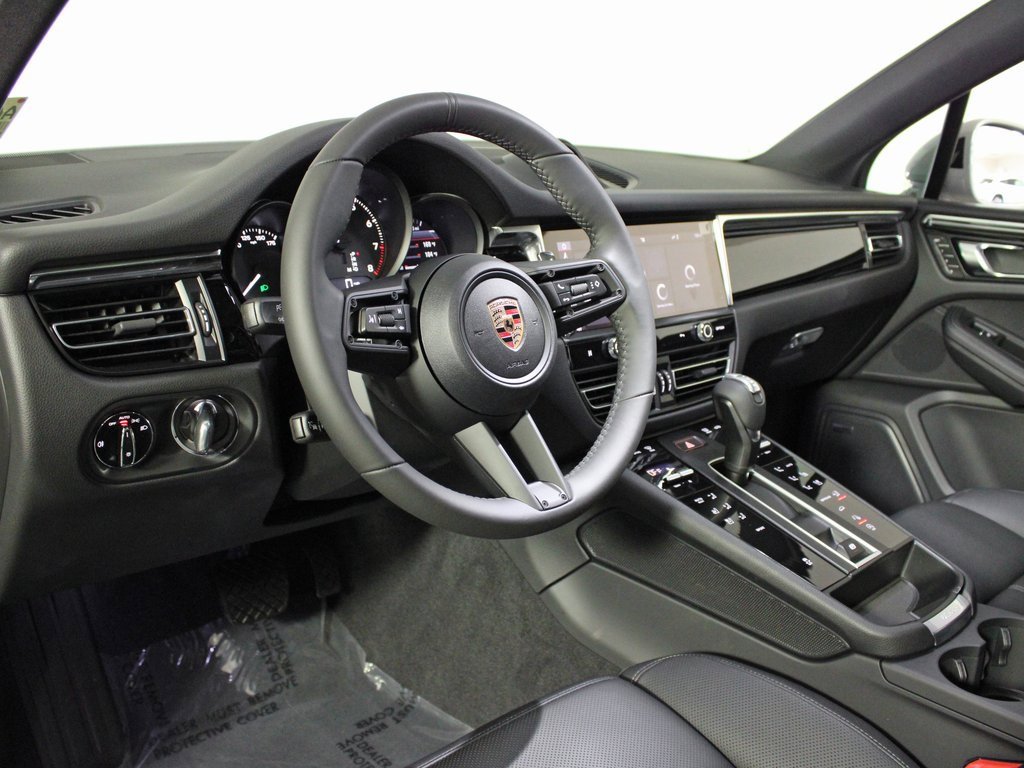 Used 2026 Porsche Macan image 4