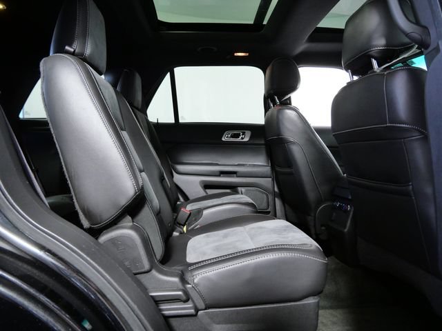 Used 2015 Ford Explorer XLT w/ Equipment Group 202A AWD/4WD image 12