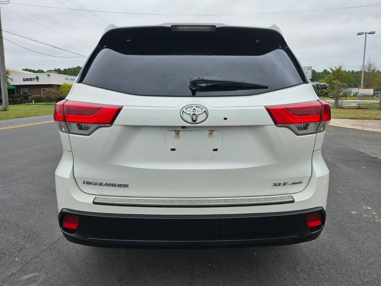 Used 2019 Toyota Highlander XLE image 4