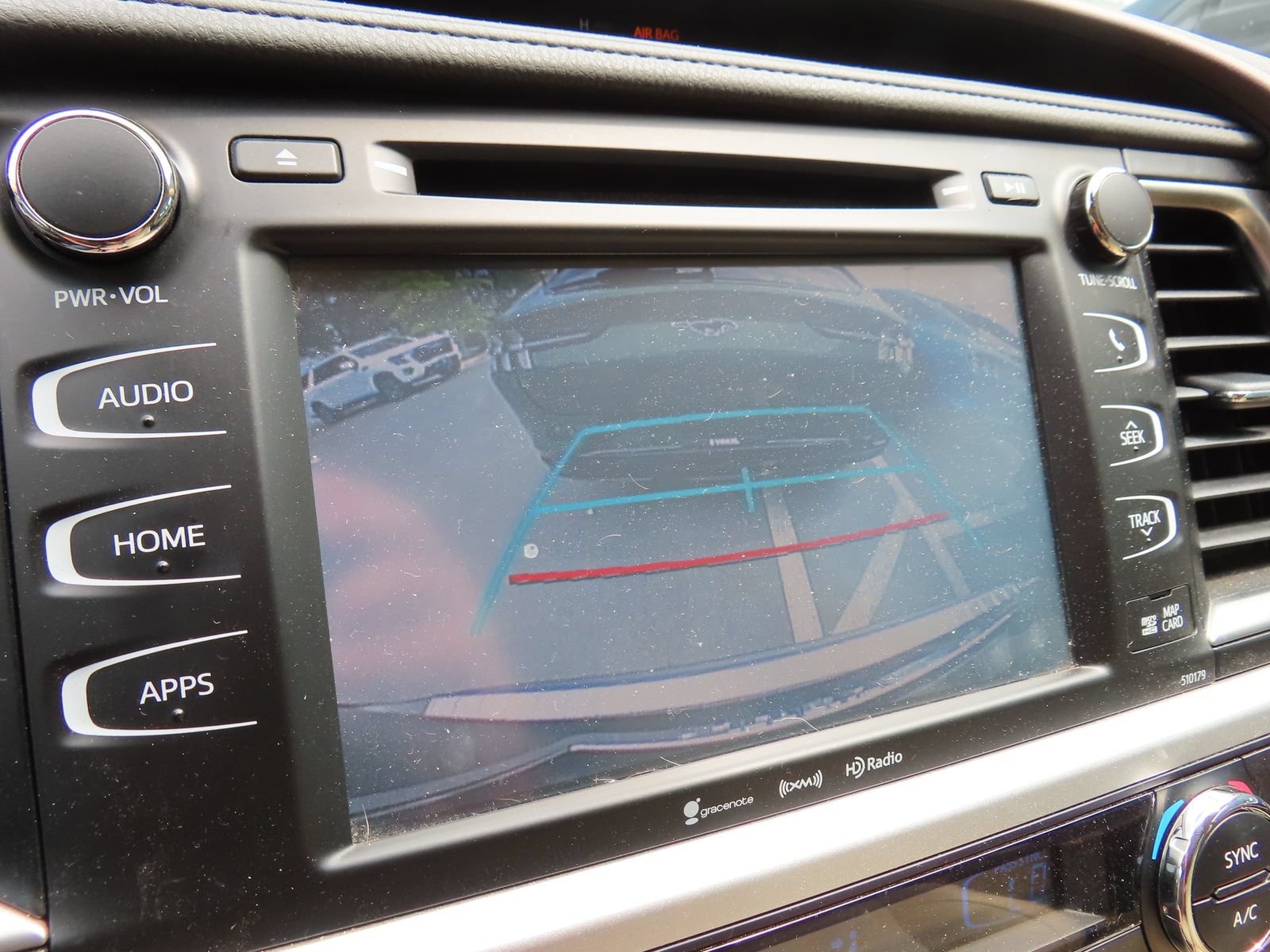 Used 2018 Toyota Highlander XLE w/ Carpet Mat Package (TMS) AWD/4WD image 27