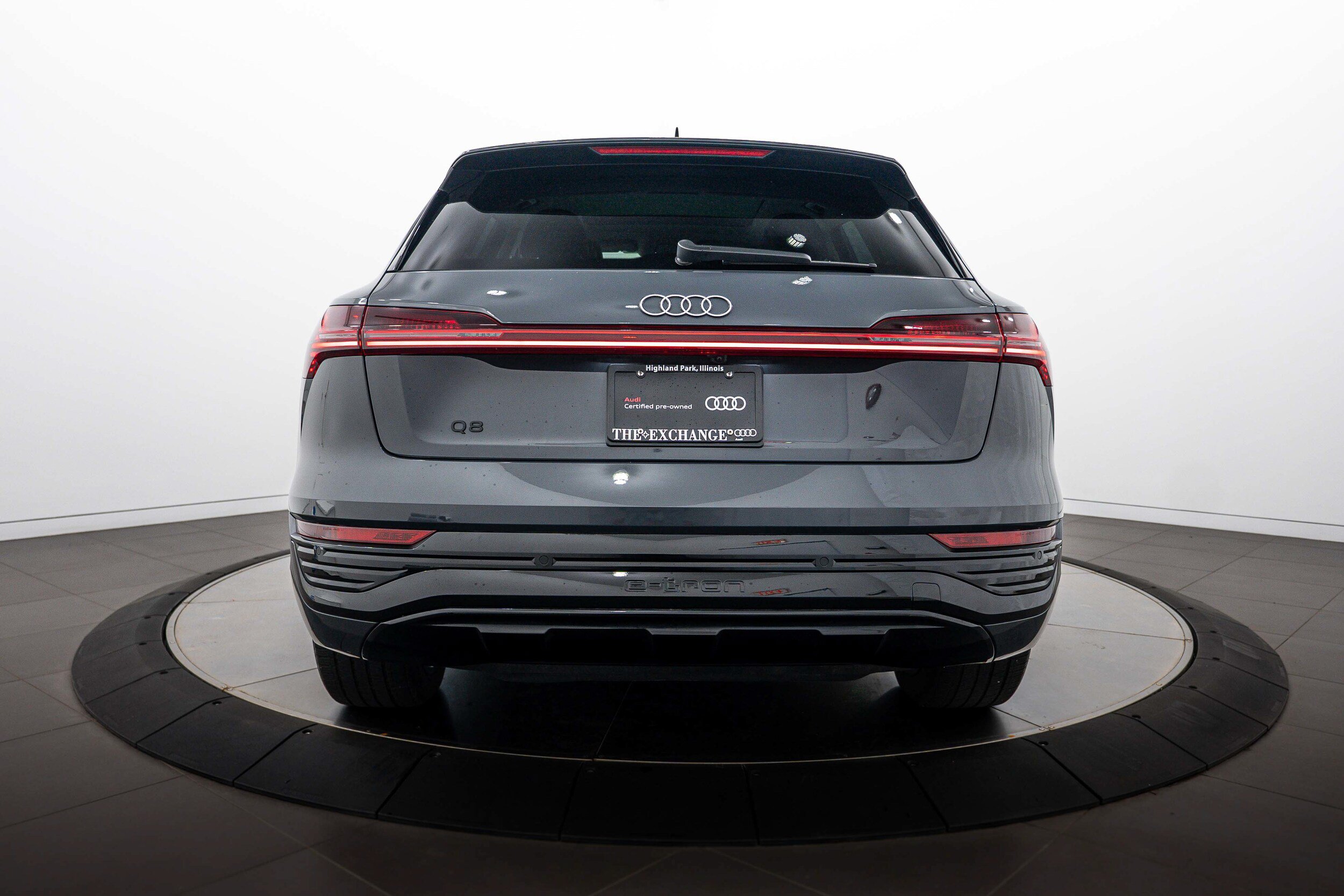 Certified 2024 Audi Q8 e-tron Premium Plus w/ Premium Plus Package AWD/4WD image 22