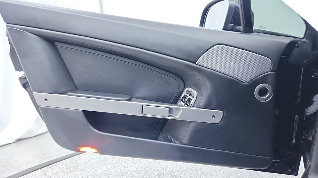 Used 2015 Aston Martin V8 Vantage Coupe image 24