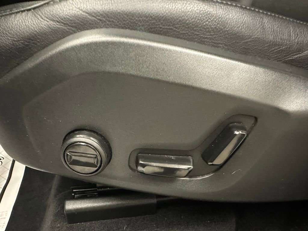 Used 2024 Volvo XC60 B5 Core image 24