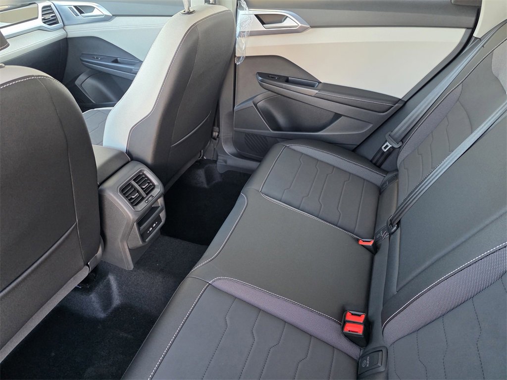 New 2026 Volkswagen Taos SE image 20
