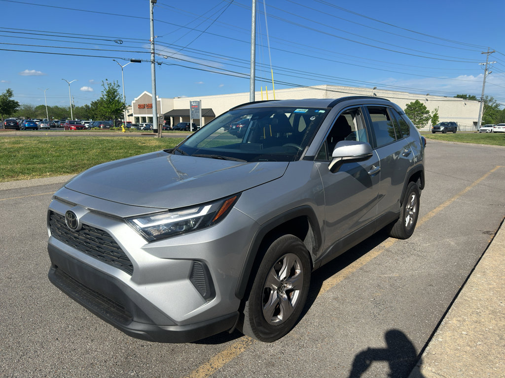 Used 2022 Toyota RAV4 XLE FWD image 9