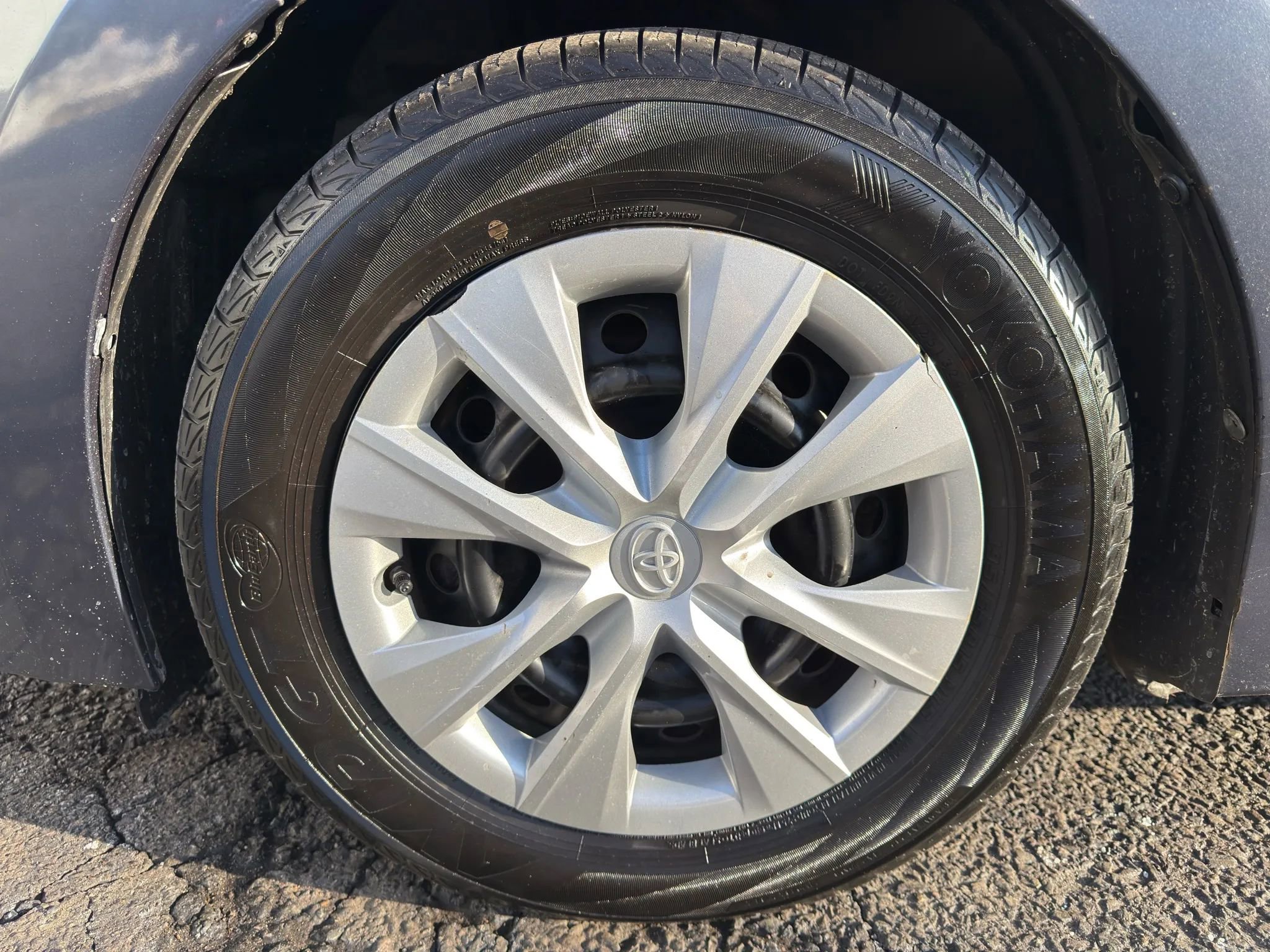 Used 2015 Toyota Corolla LE image 12