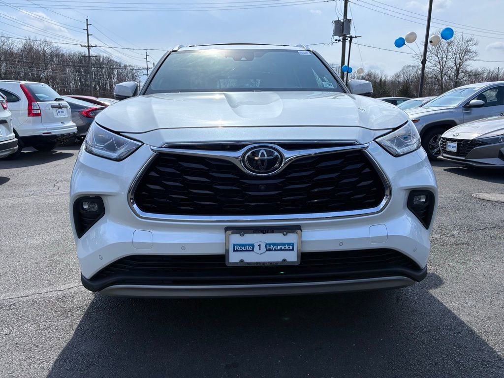 Used 2020 Toyota Highlander Platinum AWD/4WD image 3