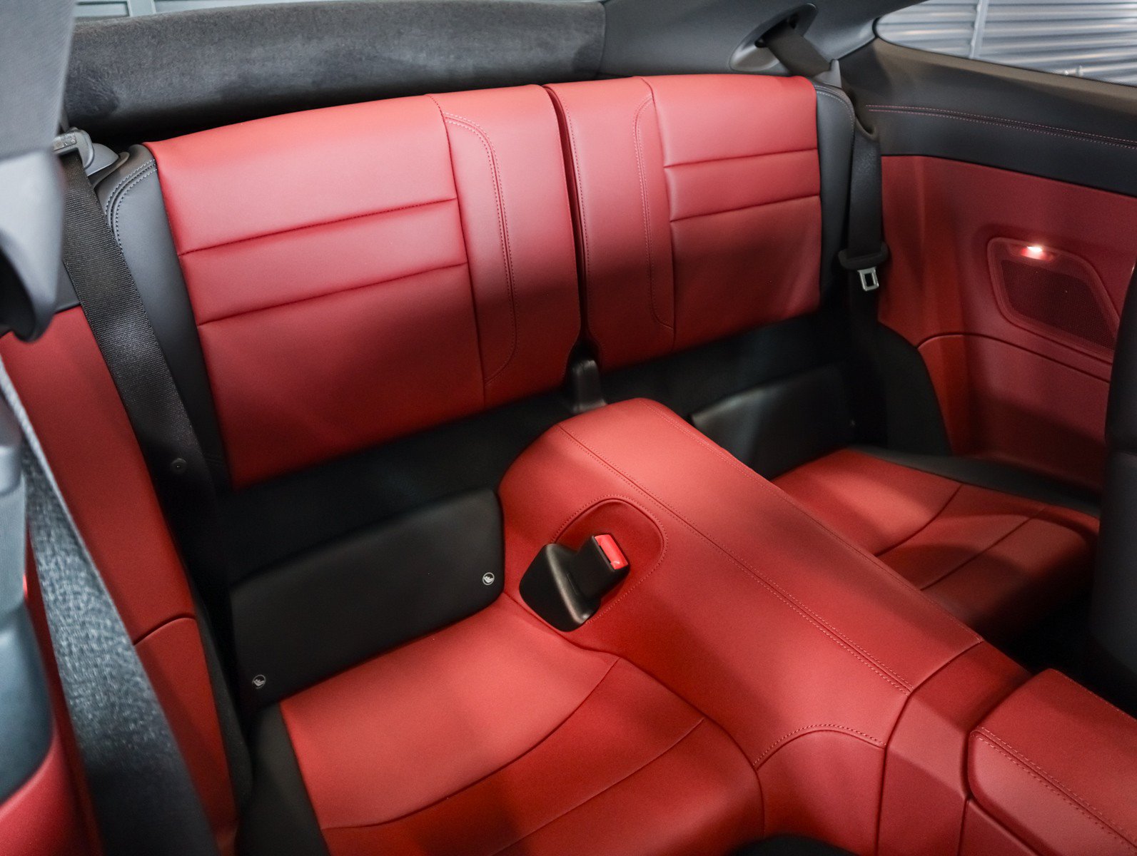 Certified 2025 Porsche 911 Carrera RWD image 6