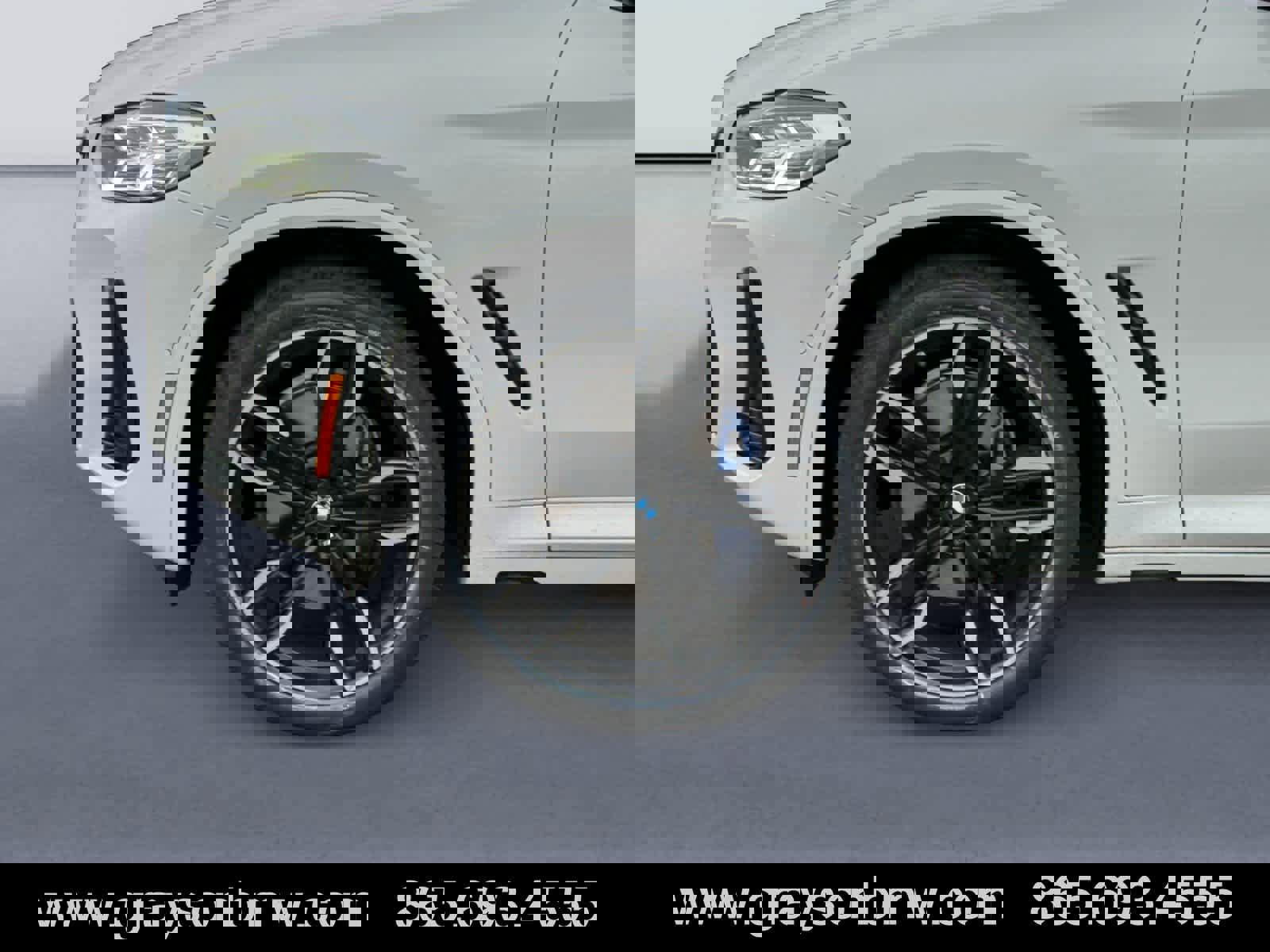 Used 2025 BMW X4 M40i w/ Premium Package image 9