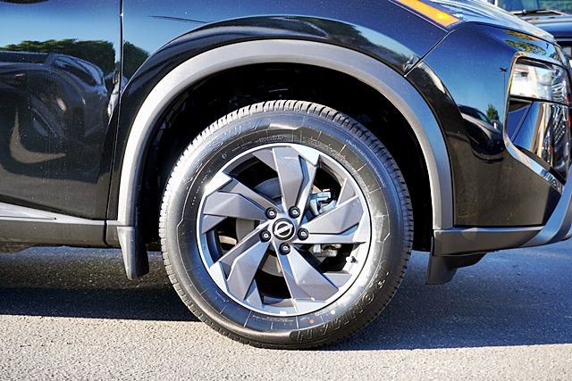 Used 2024 Nissan Rogue SV FWD image 8