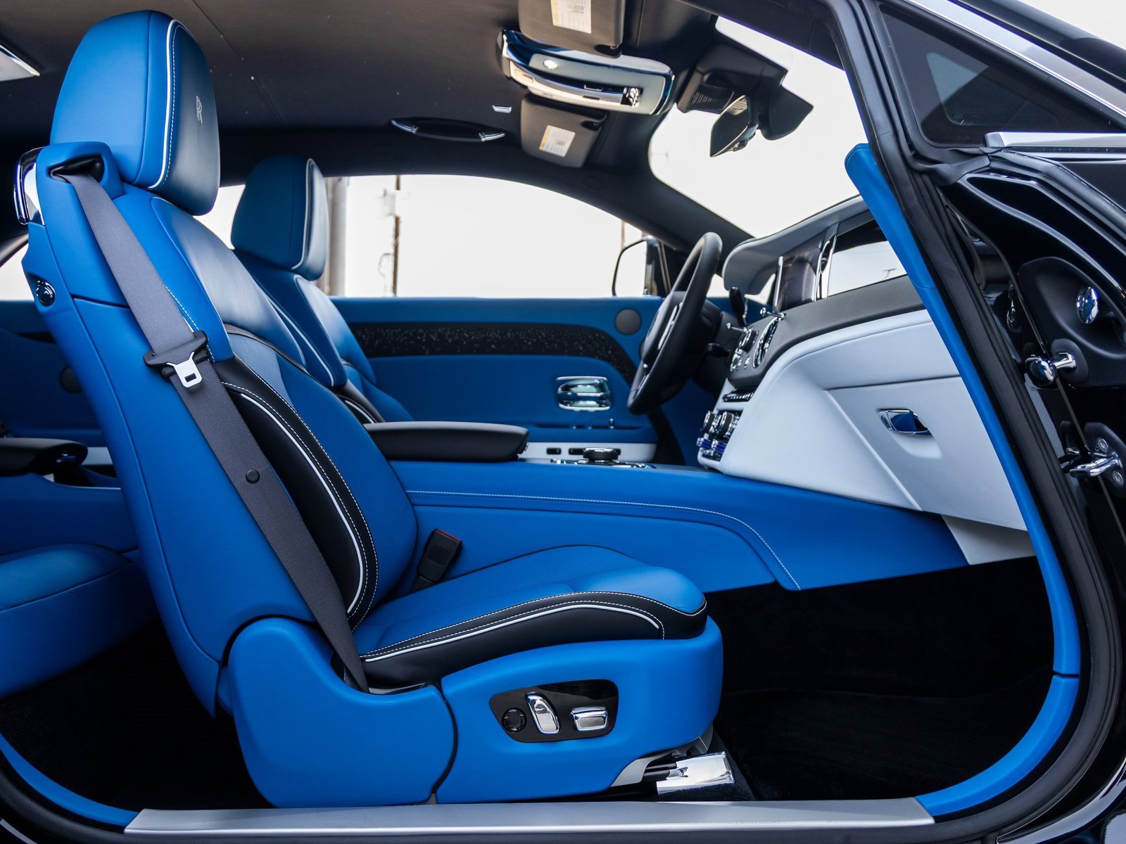 New 2025 Rolls-Royce Spectre image 45