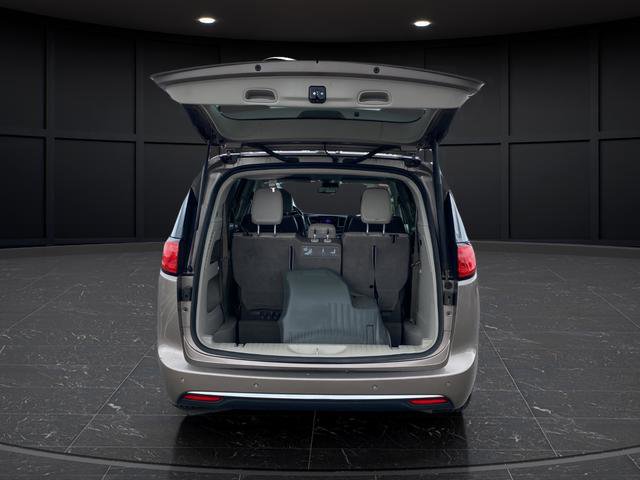 Used 2017 Chrysler Pacifica Touring-L Plus w/ Advanced Safetytec Group FWD image 39
