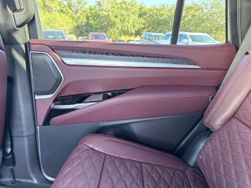 New 2027 Cadillac Escalade Sport w/ LPO, ONYX Package AWD/4WD image 15