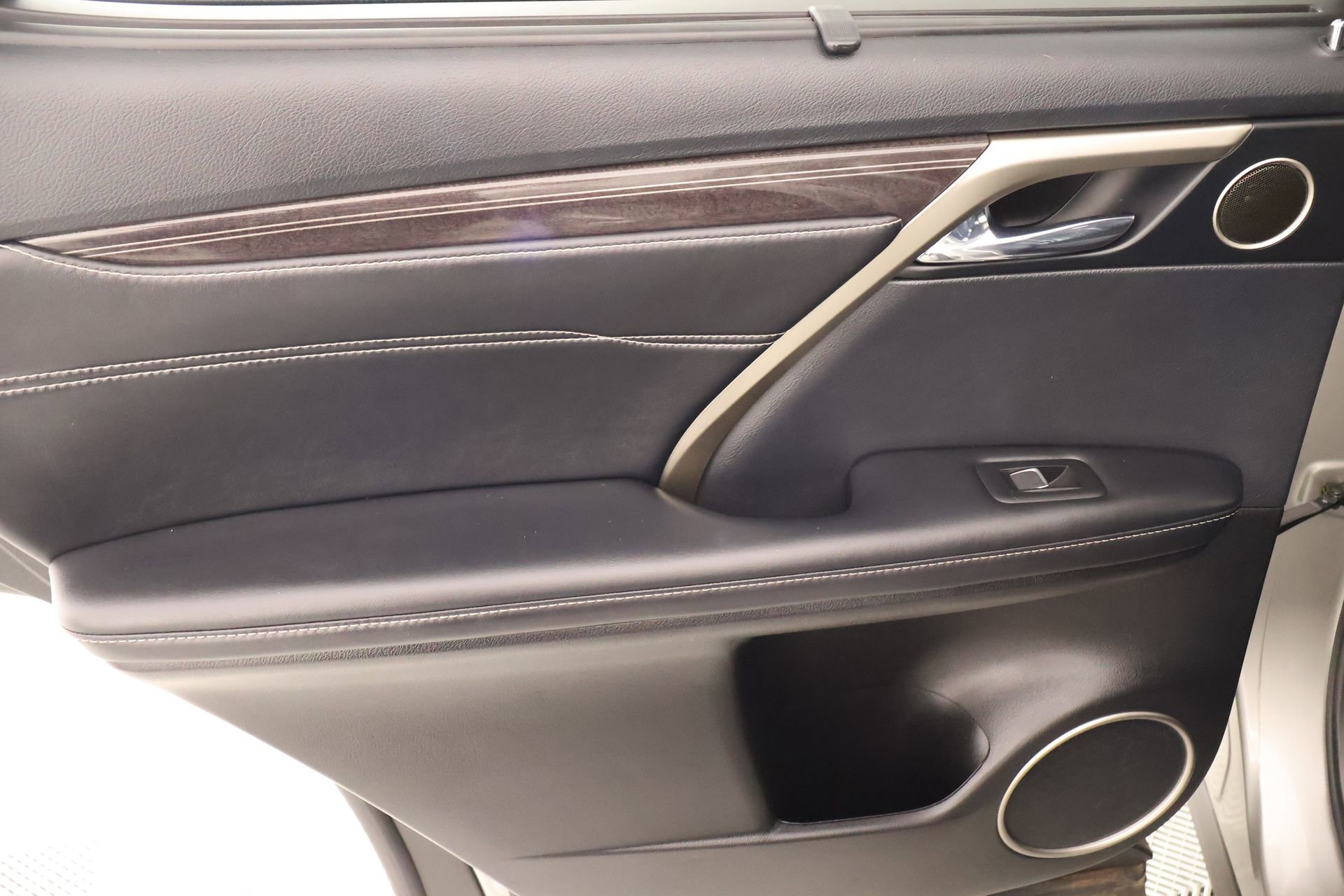 Used 2022 Lexus RX 450h AWD w/ Luxury Package image 18