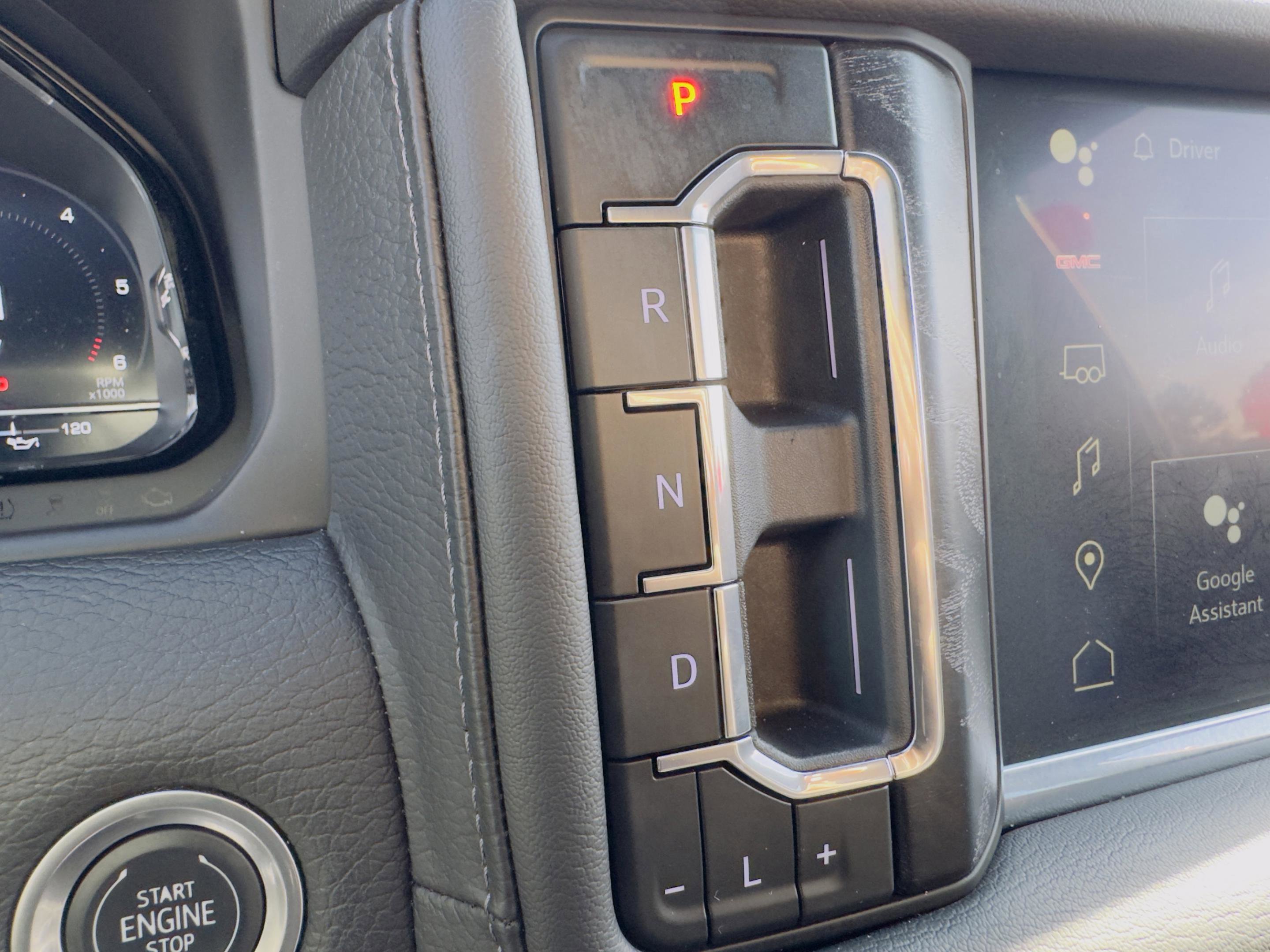 Used 2024 GMC Yukon XL Denali image 15