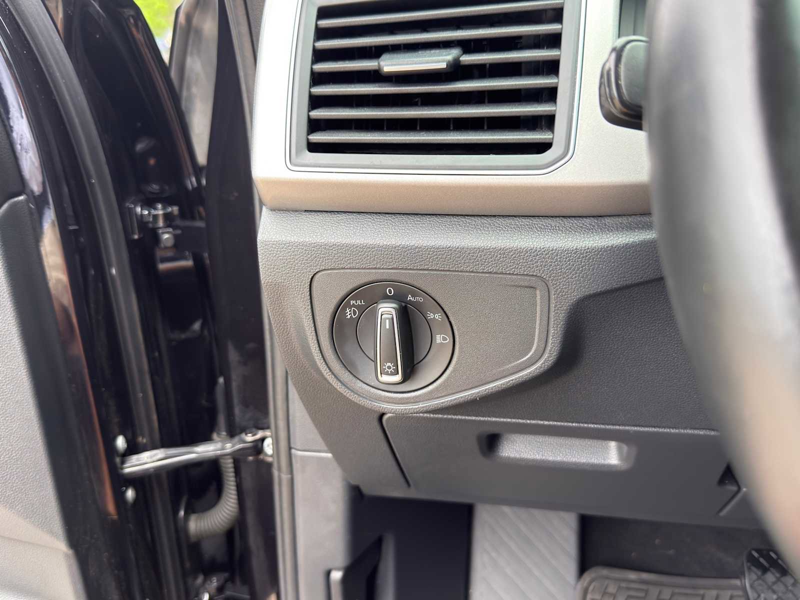 Used 2019 Volkswagen Atlas SE FWD image 17