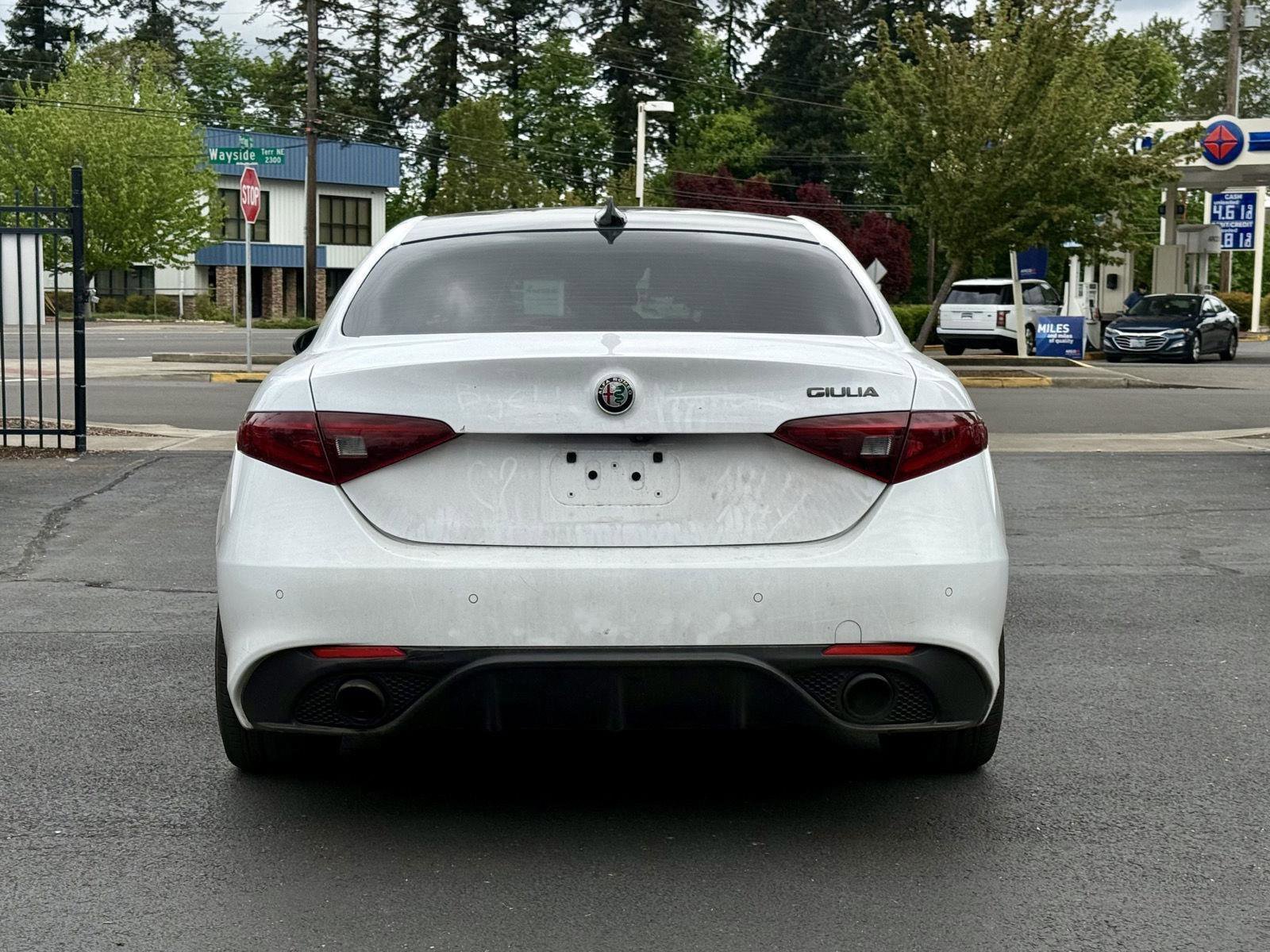 Used 2020 Alfa Romeo Giulia w/ Quick Order Package 22K Sport RWD image 7