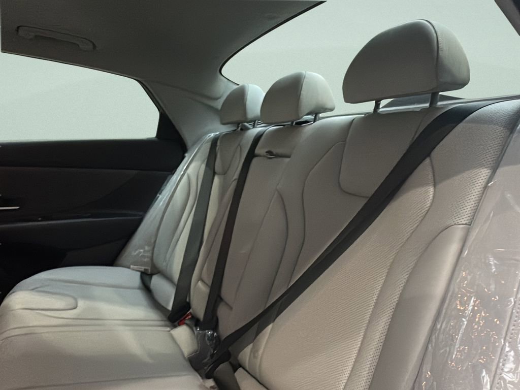 Certified 2025 Hyundai Elantra Limited image 12