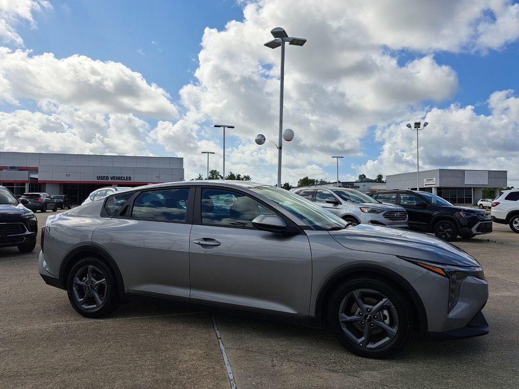 Used 2025 Kia K4 LXS image 3