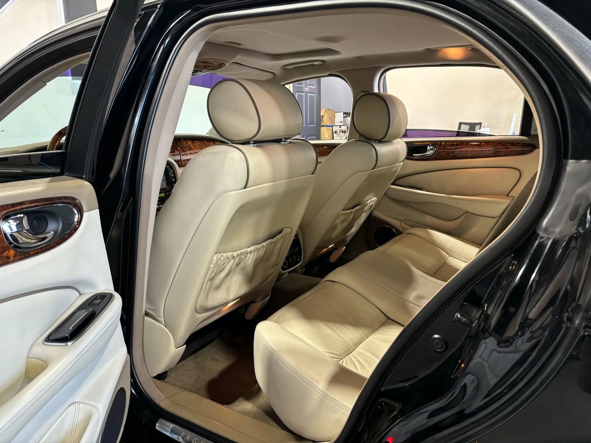 Used 2004 Jaguar XJ8 image 14