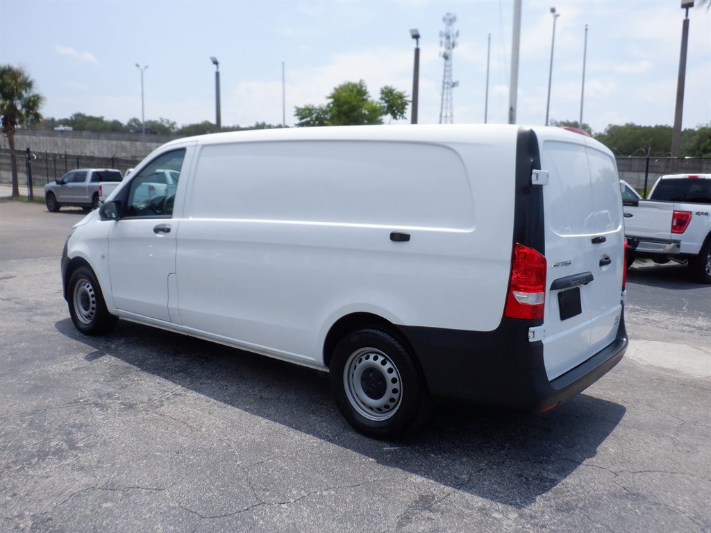 Used 2023 Mercedes-Benz Metris image 3