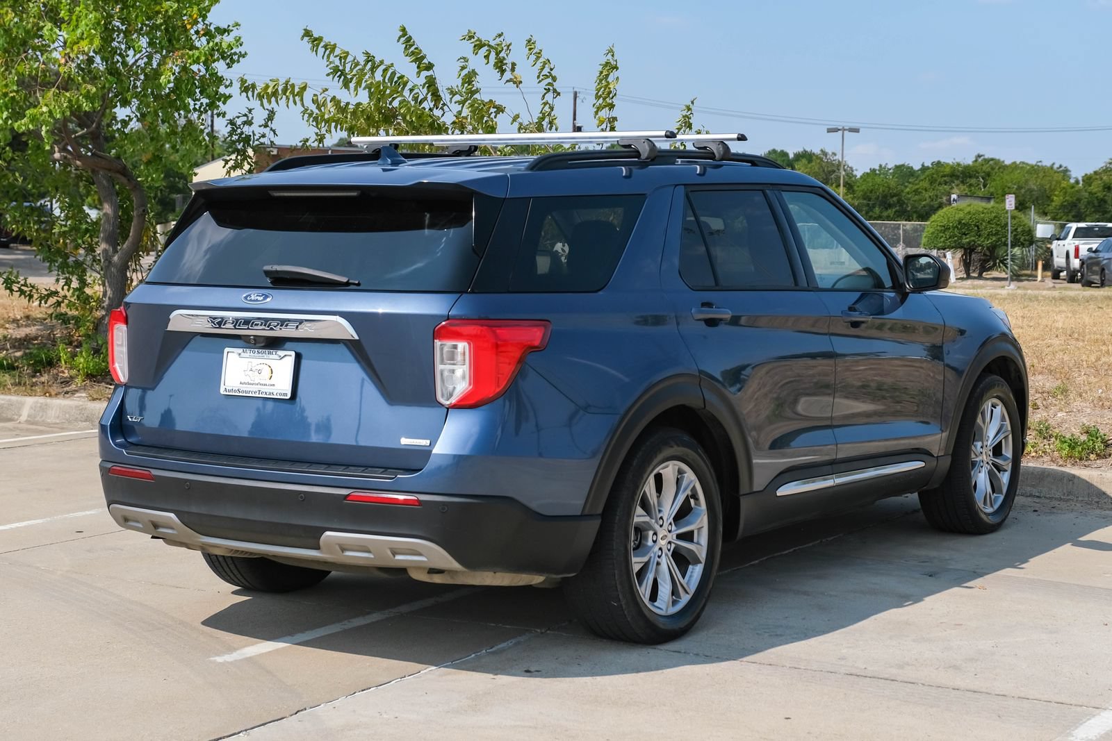 Used 2020 Ford Explorer XLT w/ Equipment Group 202A RWD image 7
