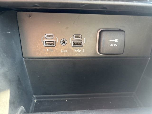 Used 2023 Jeep Grand Cherokee L Limited w/ Black Appearance Package image 23