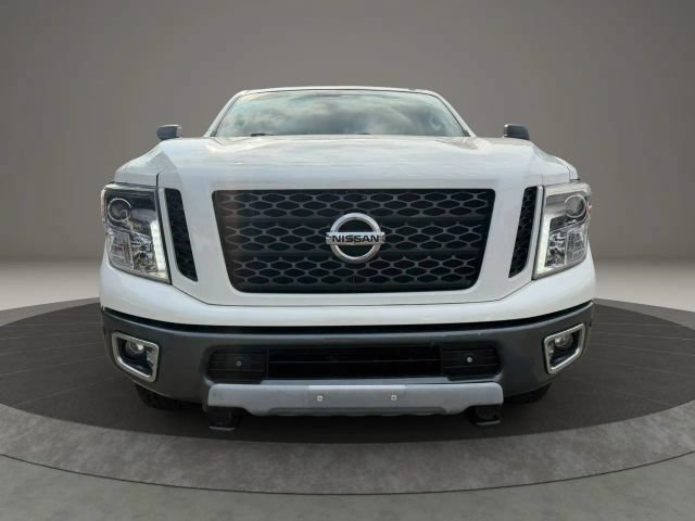 Used 2017 Nissan Titan PRO-4X w/ Pro-4x Convenience Package AWD/4WD image 2