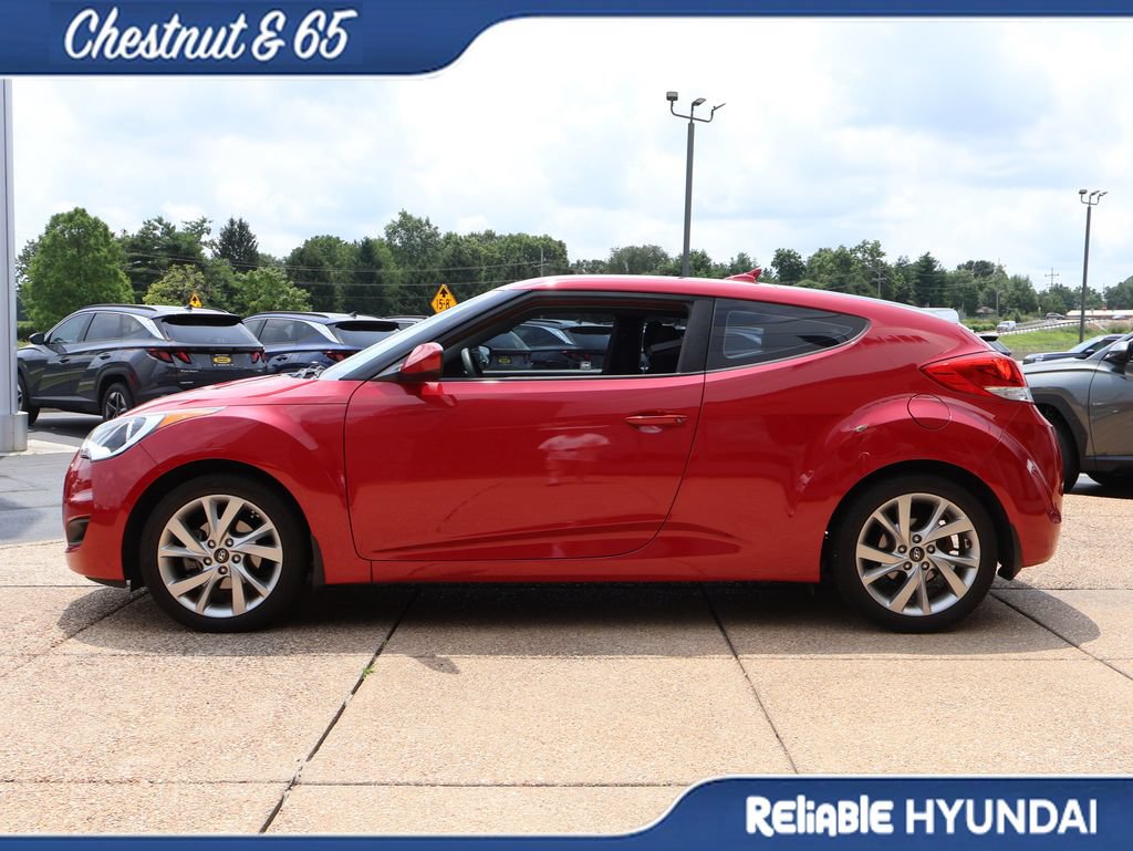 Used 2016 Hyundai Veloster FWD image 3