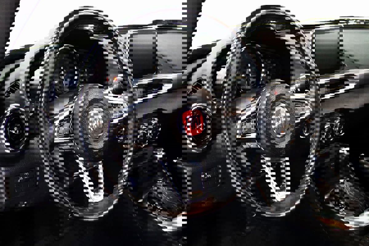 Used 2017 FIAT 124 Spider Classica image 35