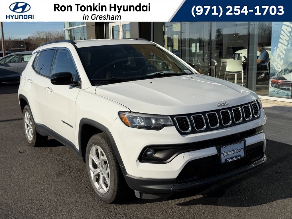 Used 2024 Jeep Compass Latitude image 1