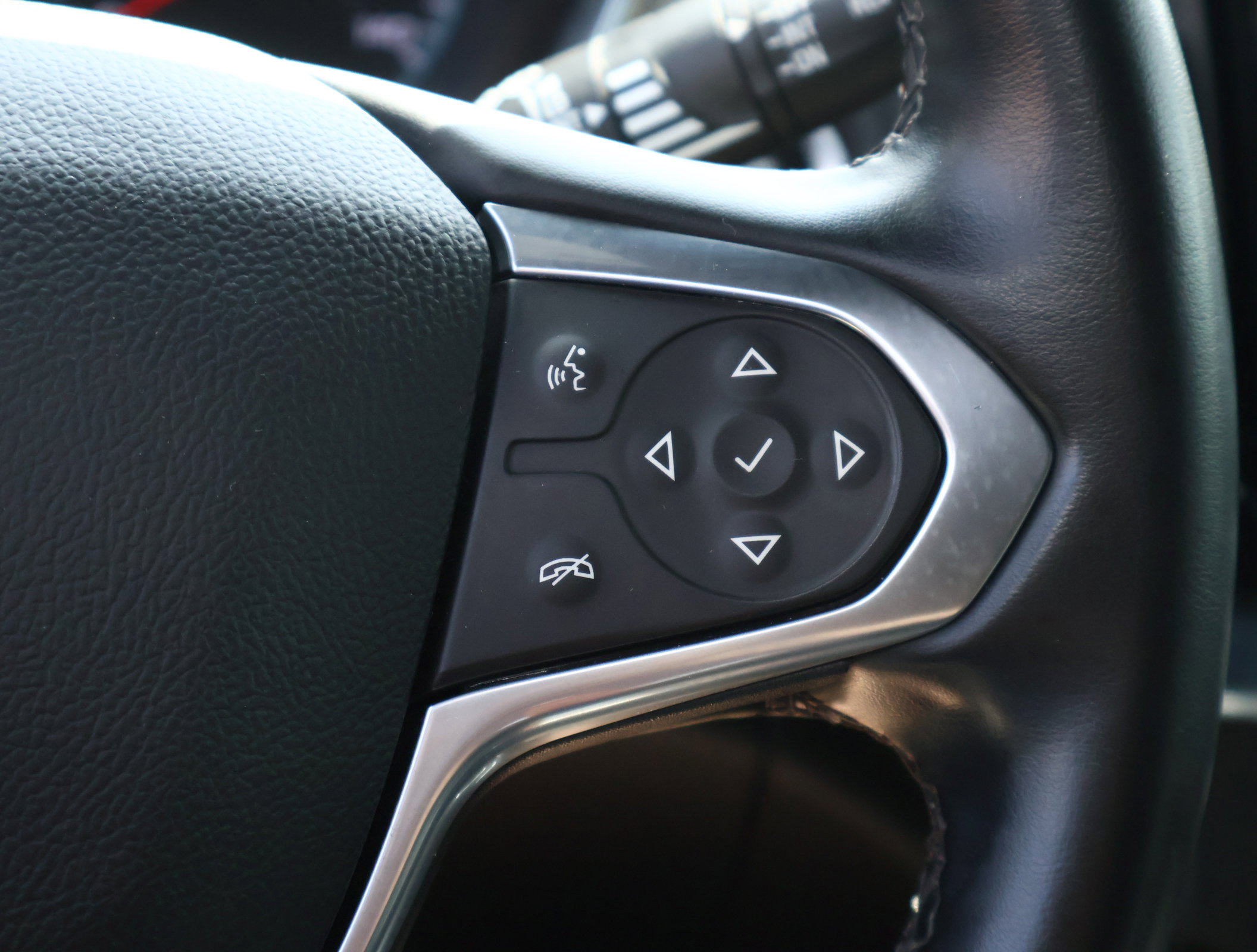 Used 2023 Chevrolet Traverse LT FWD image 14