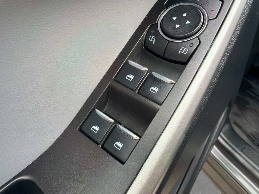 Used 2024 Ford Explorer XLT w/ Equipment Group 202A AWD/4WD image 19