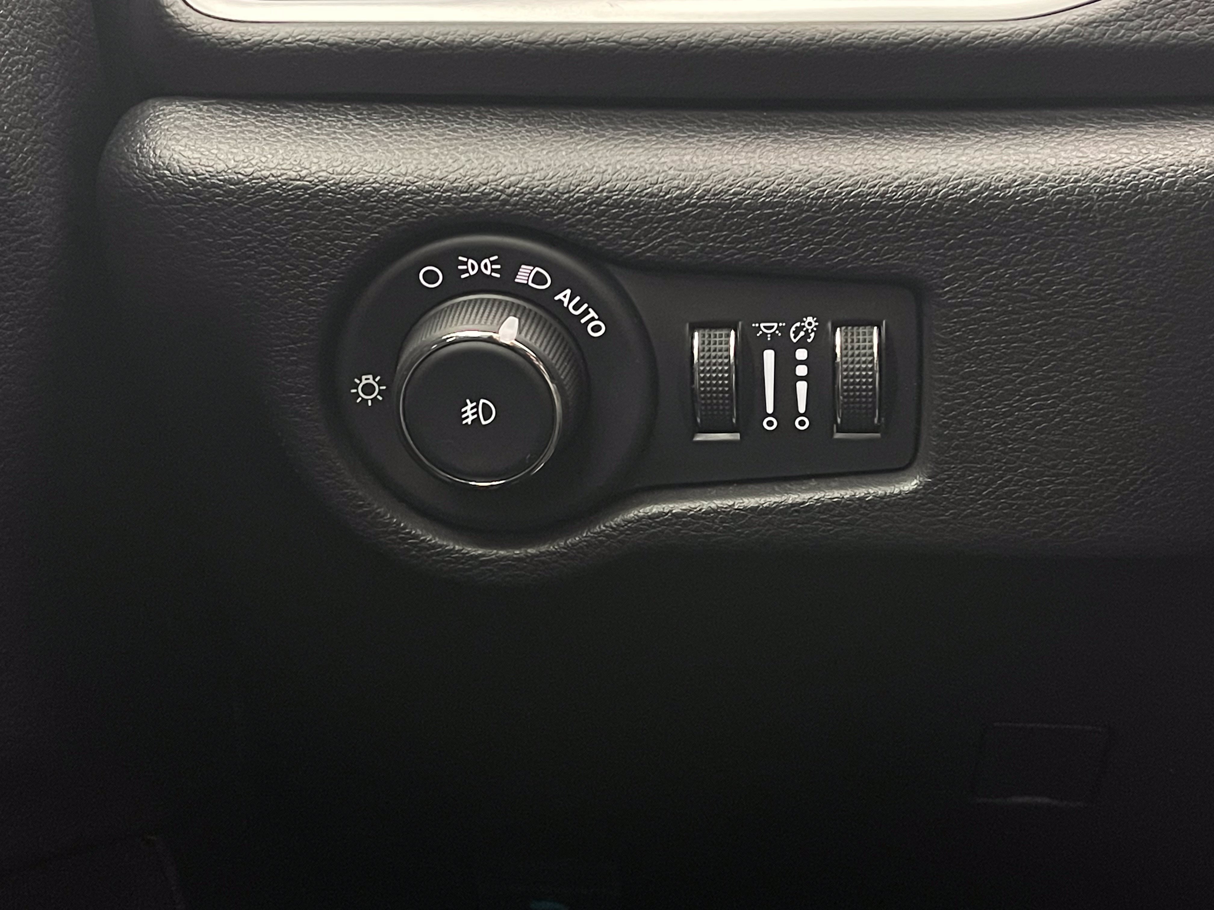 Used 2025 Chrysler Pacifica Select FWD image 22