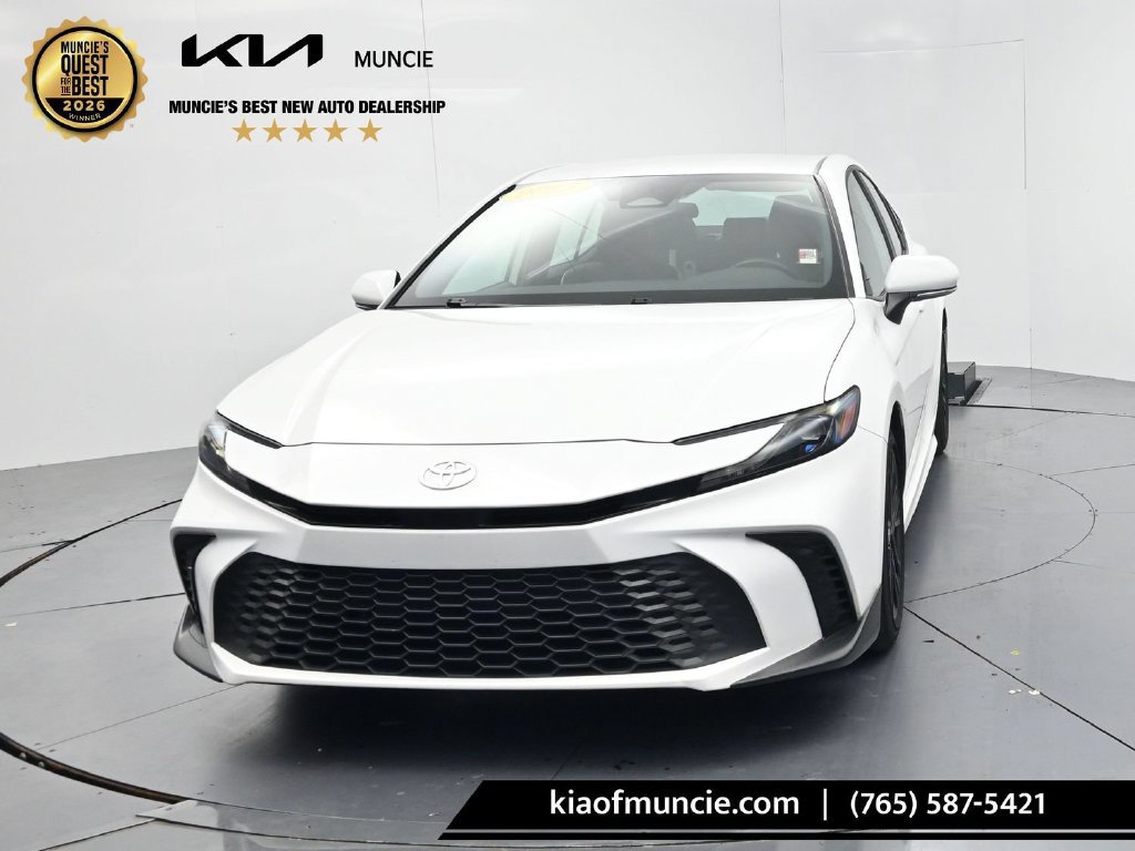 Used 2025 Toyota Camry SE FWD image 3